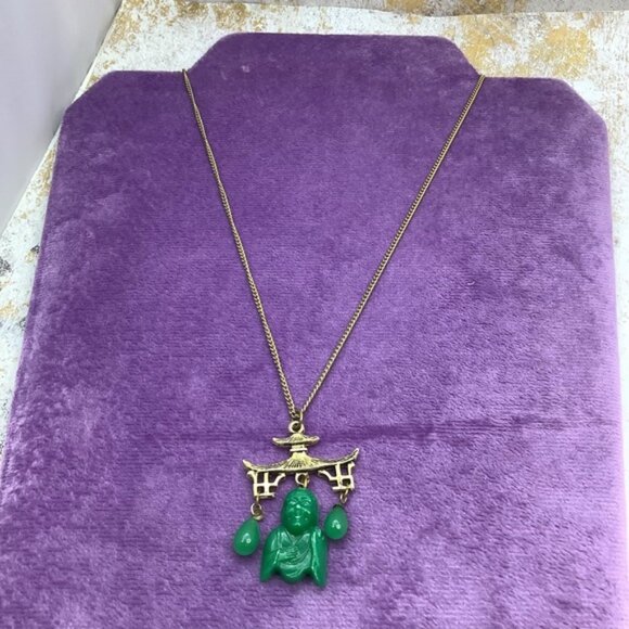 Vintage Buddha Necklace Green carved Lucite - Picture 2 of 3